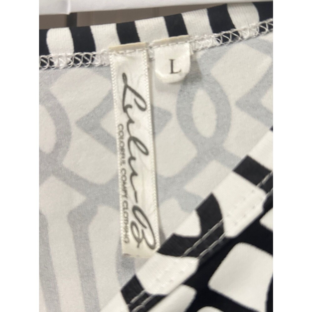 Lulu B Black and White Geometric Print Dress
Large - Picture 2 of 3